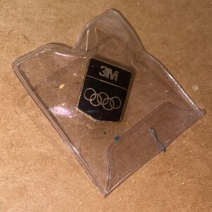 3M Gold and Black Pin